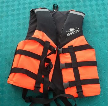 life-jacket-1479847_1280